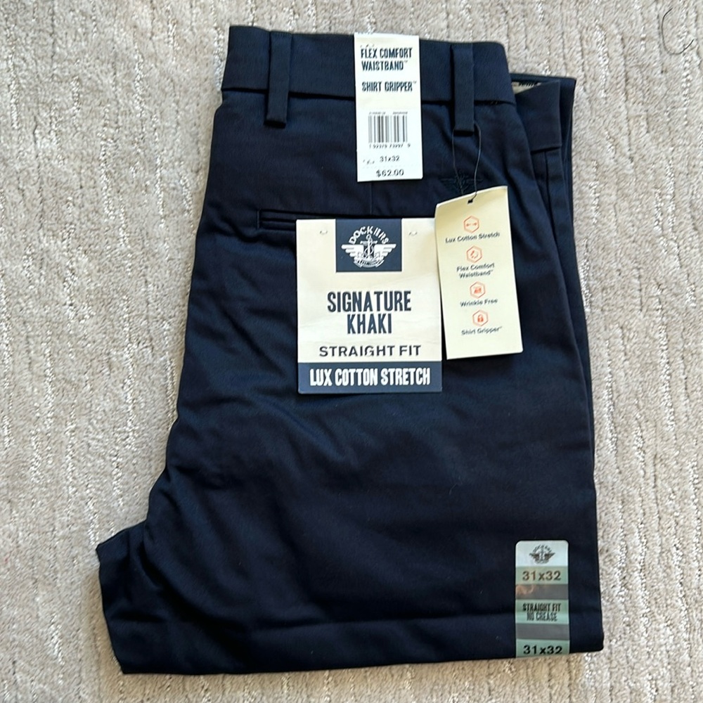 Brand New with Tags Dockers Signature khaki straight Fit